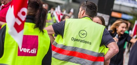 Signalfarbene Warnstreikwesten können vorerst wieder eingepackt ...