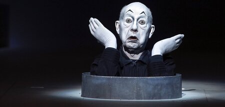 Jürgen Holtz am Berliner Ensemble in Robert Wilsons Inszenierung...