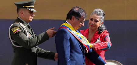 Voll Symbolik: Gustavo Petro bekommt von María José Pizarro die ... Voll Symbolik: Gustavo Petro bekommt von María José Pizarro die ...