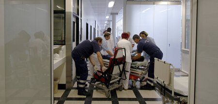Im Notfall braucht es viele Helfer: Kündigt sich ein zweiter an,... Im Notfall braucht es viele Helfer: Kündigt sich ein zweiter an,...