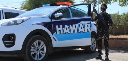 Bewaffnete Frauen in Nordostsyrien: Sicherheitskräfte der Autono... Bewaffnete Frauen in Nordostsyrien: Sicherheitskräfte der Autono...