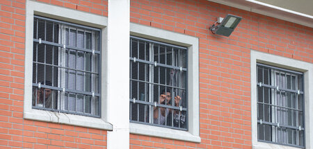 Ausweglosigkeit angesichts drohender Deportation: Abschiebehafta... Ausweglosigkeit angesichts drohender Deportation: Abschiebehafta...