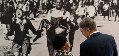 RTRMADP_3_USA-SAFRICA.JPG