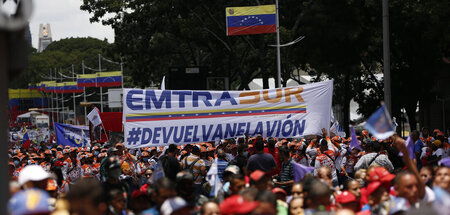 »Gebt das Flugzeug zurück«: Demonstration in Caracas am 9. Augus...