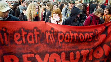 »Weder Staat noch Bosse! Revolution!« – Demonstration im französ...