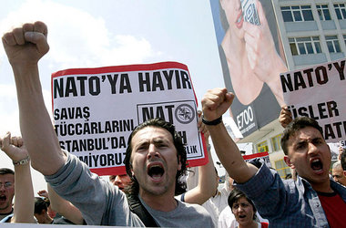 Die Anti-NATO-Bewegung in der Türkei hat eine lange Tradition: P...