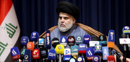 Muktada Al-Sadr bei einer Pressekonferenz in Nadschaf am 18. Nov...