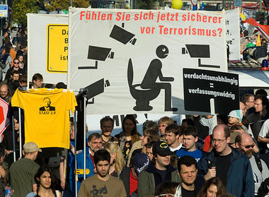 Kameras auf dem Klo: Die Bundesregierung hätte ihre Bürger gerne...