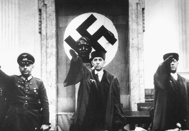 Von Roland Freisler (M.) »Zum Tode verurteilt« – Elfriede Scholz
