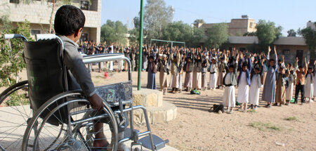 YEMEN-SECURITY-SCHOOL-BUS.JPG
