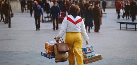 »Eine bunte Warenlandschaft«: Einkaufen am Berliner Alexanderpla...