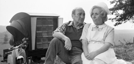 Schnelle medizinische Hilfe: Walter Richter-Reinick (Karl Willma...