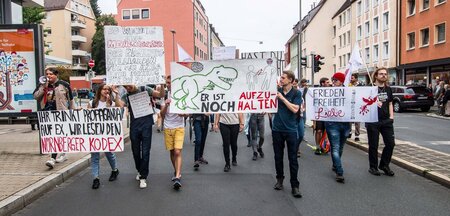 »Die Kämpfe sind also Voraussetzung und Ziel unserer Bewegung in...