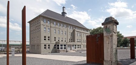 Mit Blick auf das Konzentrationslager Buchenwald: Firmensitz von...