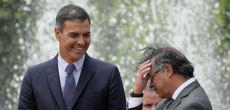 Spaniens Premier Sánchez (l.) mit dem neuen Präsidenten Kolumbie...
