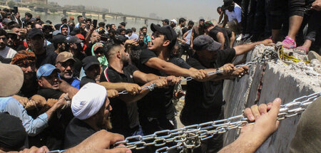 Anhänger Al-Sadrs versuchen in die stark gesicherte »Grüne Zone«...