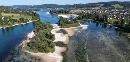 Die anhaltende Trockenheit lässt auch die Pegel von Flüssen und ...