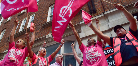»Völlig vereint in ihrer Entschlossenheit«: CWU-Gewerkschaftsmit...