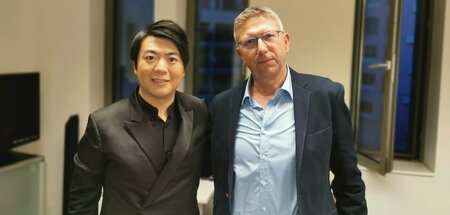 Lang Lang und jW-Chefredakteur Stefan Huth am Mittwoch im Chines...