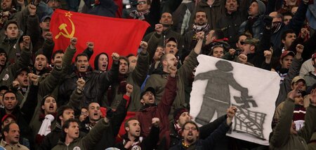 In einem Bundesligastadion kaum vorstellbar: Linke Fans des ital...