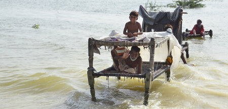 33 Millionen Menschen sind von der Flut betroffen: Aufnahme von ...