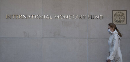 Um den am stärksten verschuldeten Euro-Staaten die Peitsche ertr...