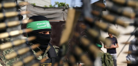 Kämpfer der Hamas während einer Protestkundgebung gegen Israel i...