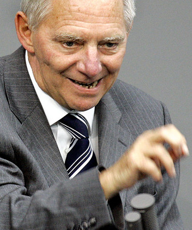 Zugriff: Bundesinnenminister Schäuble freut sich über
das Konju...