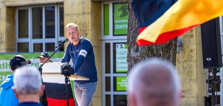 AfD-Kandidat Lars Schieske auf einer Kundgebung in Cottbus (1.5....