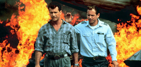 Verbrannte Erde: Mel Gibson als Gene Ryack in »Air America« Verbrannte Erde: Mel Gibson als Gene Ryack in »Air America«