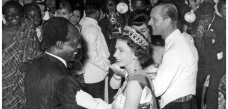 Das Empire ist tot, es lebe das Commonwealth: Die Queen mit Ghan... Das Empire ist tot, es lebe das Commonwealth: Die Queen mit Ghan...