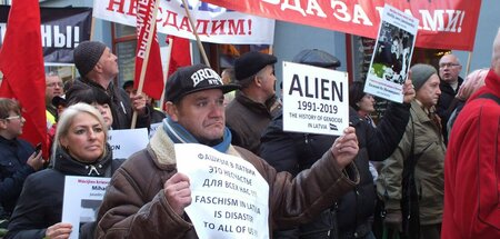 Beistand leisten: Demonstration russischsprachiger Menschen in R... Beistand leisten: Demonstration russischsprachiger Menschen in R...
