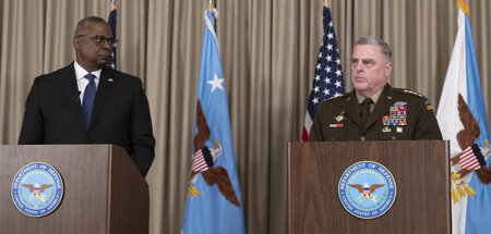 US-Verteidigungsminister Lloyd Austin (l.) und Generalstabschef ...