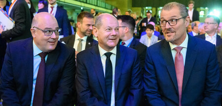 Bombenstimmung: Bundeskanzler Scholz inmitten der Industriekapit... Bombenstimmung: Bundeskanzler Scholz inmitten der Industriekapit...