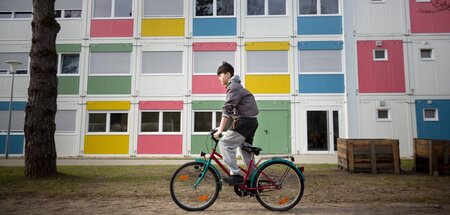 Schön bunt hier: Improvisierte Gemeinschaftsunterkunft der ASB-N... Schön bunt hier: Improvisierte Gemeinschaftsunterkunft der ASB-N...