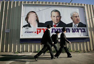 Jerusalem, 3. Februar: Zahlreiche Wahlplakate mit dem
Porträt Z...