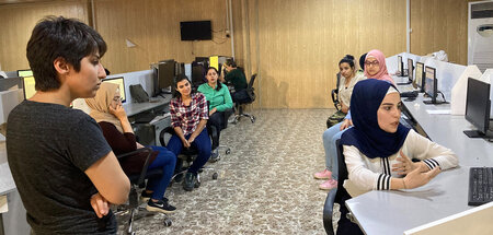 Redaktionssitzung beim Frauenfernsehsender in Nordostsyrien (Kam...