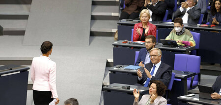 Sahra Wagenknecht mit Abgeordneten der Linke-Fraktion am vergang... Sahra Wagenknecht mit Abgeordneten der Linke-Fraktion am vergang...