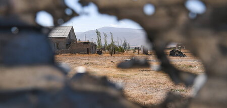 Ein Blick auf die Stadt Vardenis nach dem Beschuss aus Aserbaids...