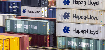 Containerterminal in einem Binnenhafen