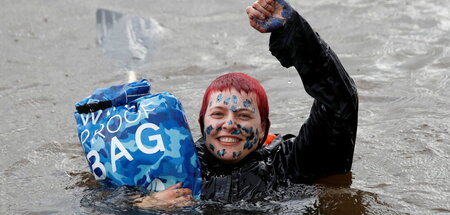 Klimakiller blockieren: Protest gegen das geplante LNG-Terminal ...