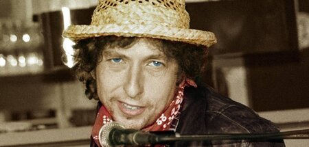 Aber immerhin kriegt er ein Lächeln hin: Bob Dylan (1987)