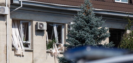 Zerstörtes Büro des Generalstaatsanwaltes der »Volksrepublik« Lu... Zerstörtes Büro des Generalstaatsanwaltes der »Volksrepublik« Lu...