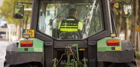 Zahlreiche Landwirte haben sich am Dienstag auf den Weg nach Den...