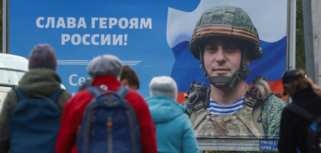 Patriotische Rhetorik: Werbeplakat der russischen Streitkräfte i...