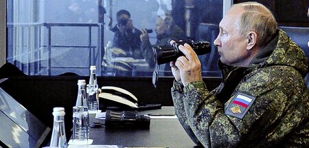 Blufft nicht: Russlands Präsident Wladimir Putin bei einer Milit...