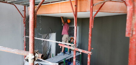 RTRMADP_3_ITALY-ECONOMY-CONSTRUCTION.JPG