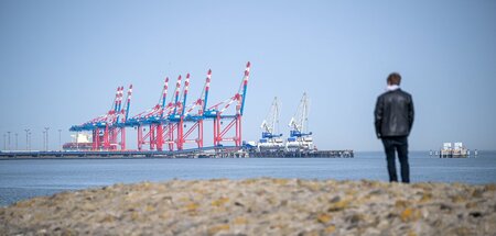 JadeWeserPort_in_Wil_71107123.jpg