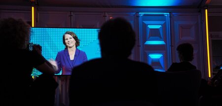 Strahlend in den Weltuntergang: Die deutsche Außenministerin Ann...
