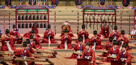 Kulturgeschichte im Konzertsaal: Koreanische Ahnenzeremonie, auf...